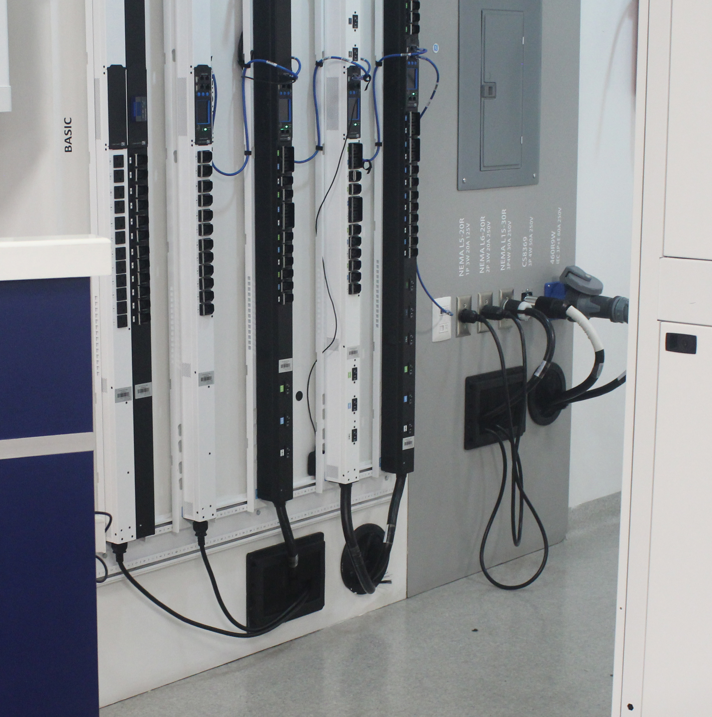 Conjunto de PDU para rack con distintas capacidades de monitoreo