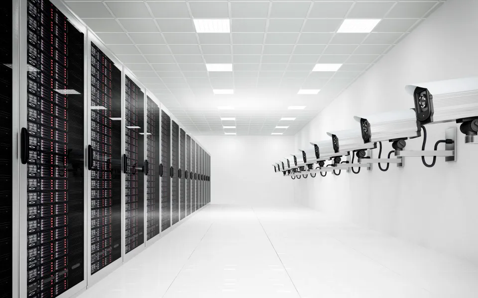 Sistema de videovigilancia profesional en una instalación crítica