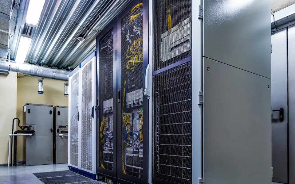 Sistemas UPS modulares para respaldo de energía crítica